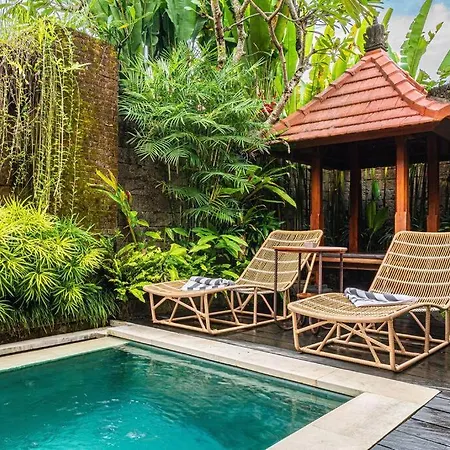 Cozy 2-Bed Villa With Pool 5 Mins To Finns Beach Canggu  Exterior photo